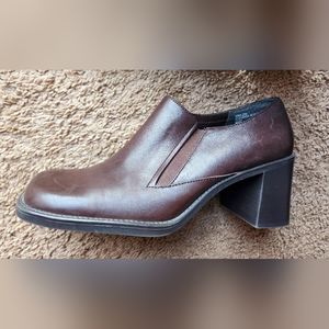 Bass brown wide heel shoes